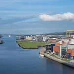 Entire Apartment With Sea View In Prime Location