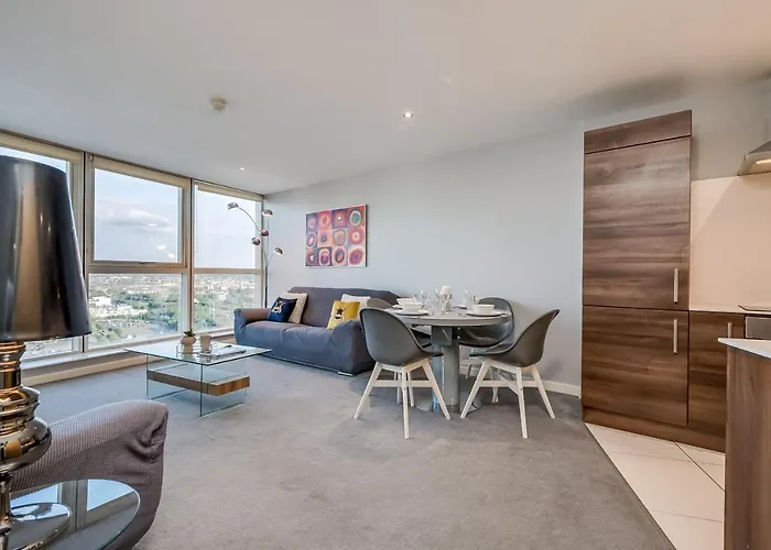 Entire Apartment With Sea View In Prime Location